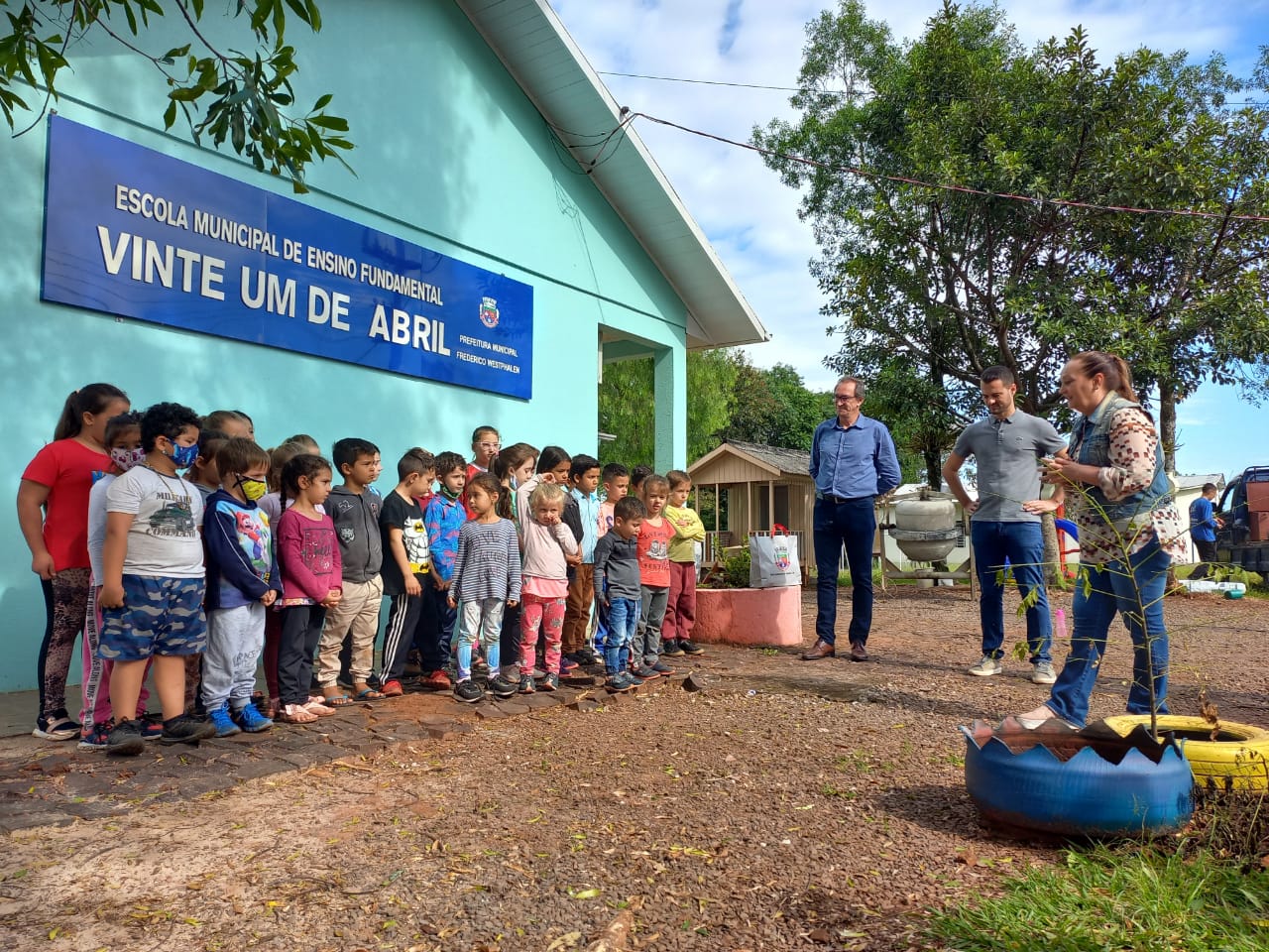 Investimentos Na Educação Secretaria Da Educação E Cultura Realiza Entrega De Uniformes Aos 4707