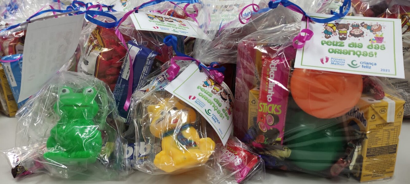visitadores-do-pim-e-crianca-feliz-entregam-mimos-e-doces-de-dia-das-criancas