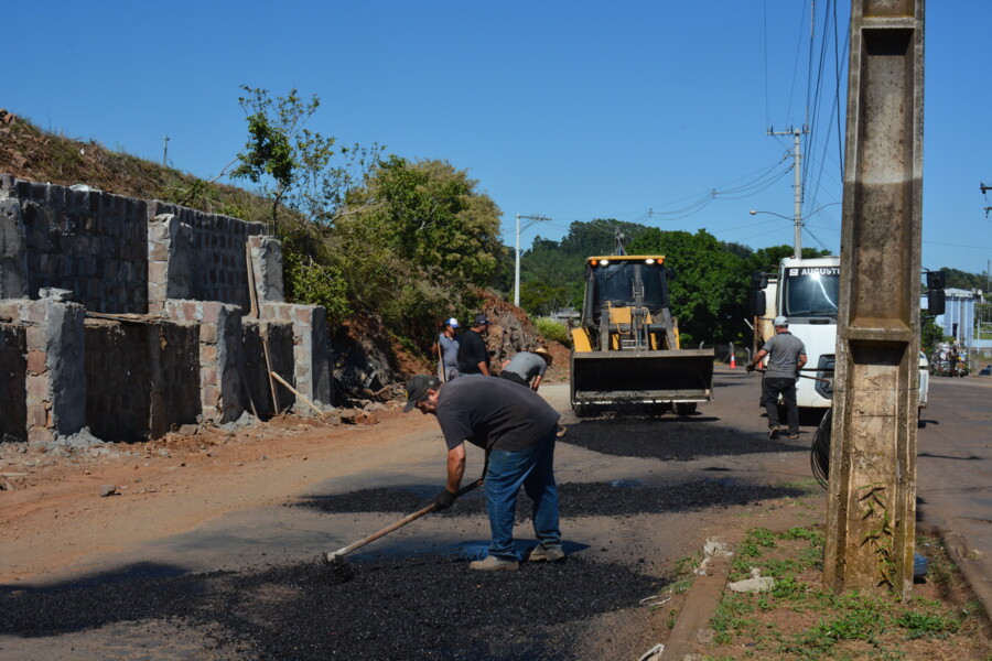secretaria-de-obras-realiza-tapa-buracos-no-distrito-industrial-e-no-nucleo-7