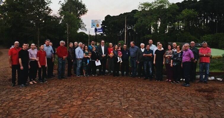 placa-que-nomeia-rua-antonio-riboli-e-inaugurada