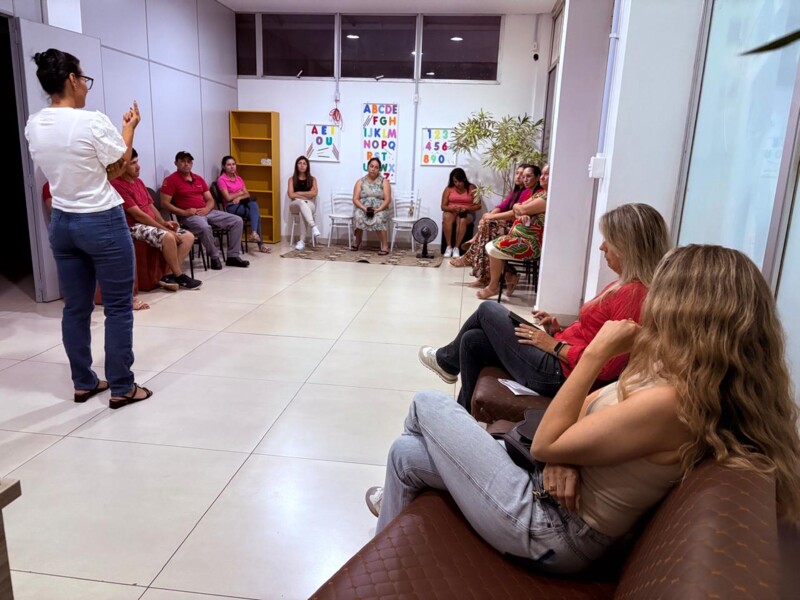 equipe-multidisciplinar-promove-encontros-com-pais-e-responsaveis-da-rede-municipal