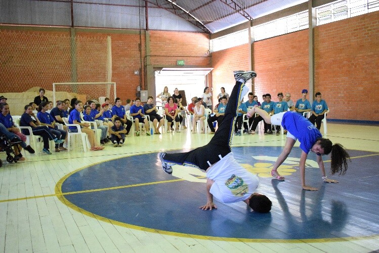 secretaria-municipal-de-esportes-promove-1-encontro-regional-de-capoeira-entre-as-apaes