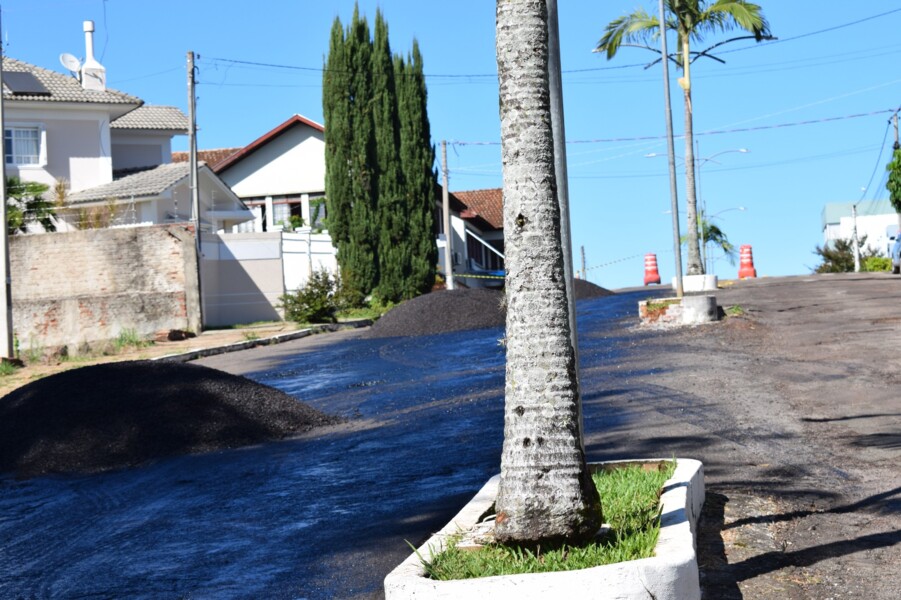 realizados-servicos-de-refilamento-em-trecho-da-rua-do-comercio-ate-o-entroncamento-com-a-rua-santo-cerutti