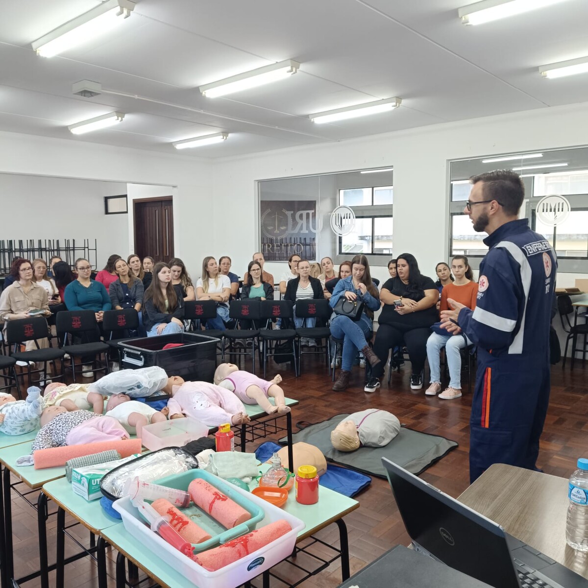 parada-pedagogica-fortalece-capacitacao-de-professores-e-monitores-escolares