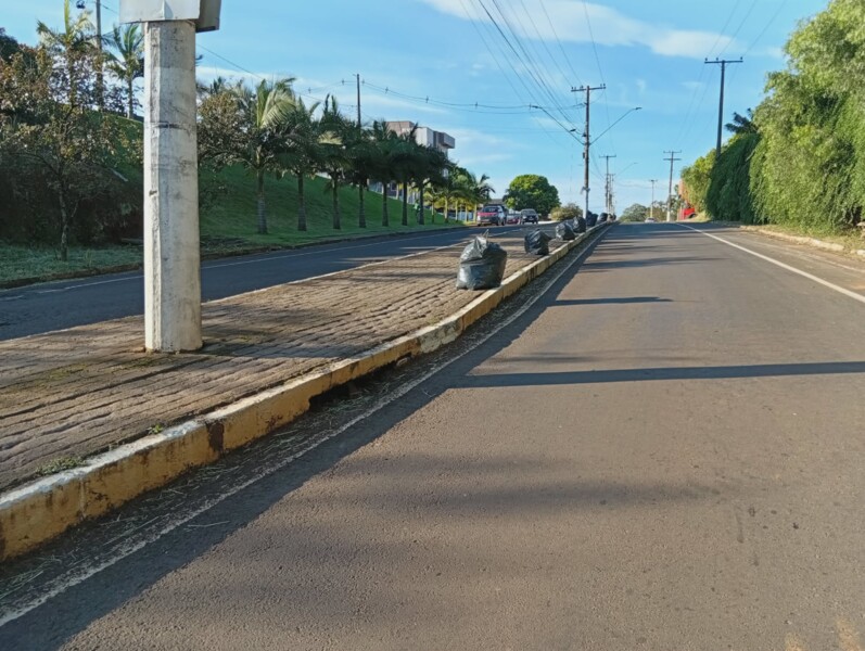 secretaria-de-obras-intensifica-servicos-de-limpeza-e-manutencao-na-avenida-mauricio-cardoso
