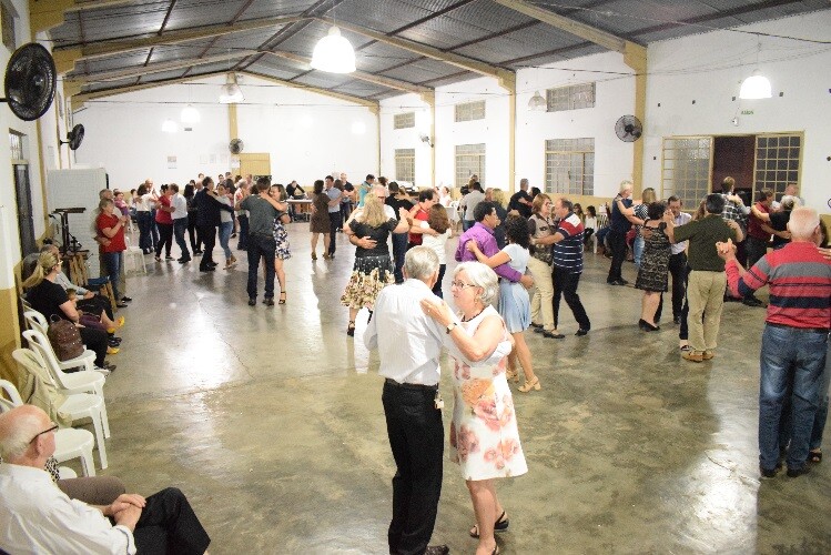 secretaria-municipal-de-assistencia-social-realiza-formatura-de-grupo-de-danca