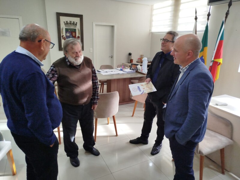 prefeito-recebe-empresarios-e-trata-sobre-novos-investimentos-no-frigorifico-de-frederico-westphalen