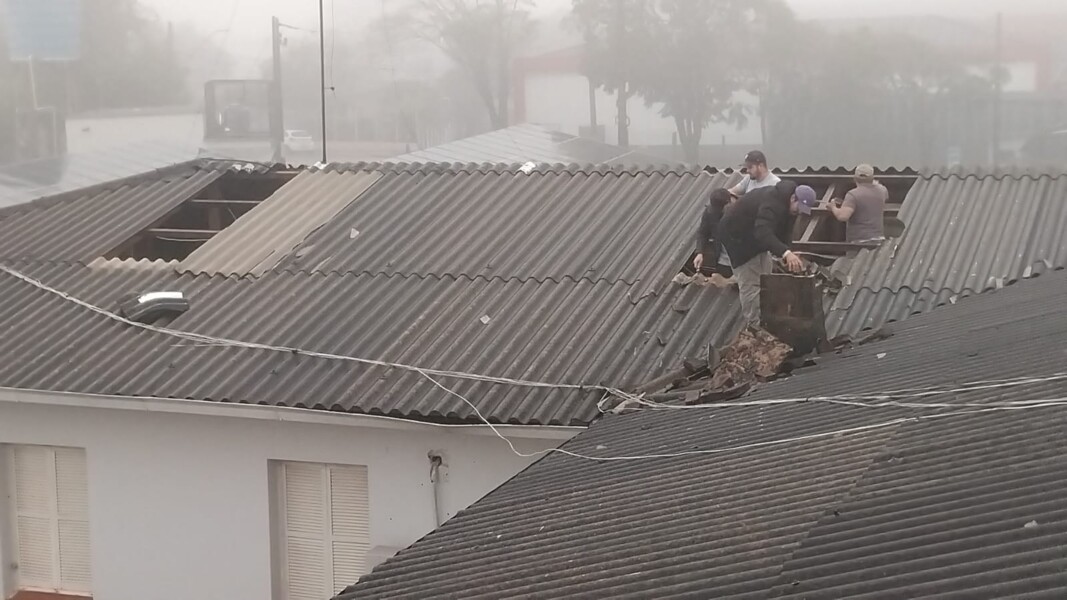 temporal-deixa-cerca-de-80-casas-destelhadas-e-mobiliza-forcas-de-atendimento-em-frederico-westphalen