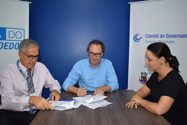 administracao-municipal-assina-contrato-de-linha-de-credito-para-adquirir-equipamentos
