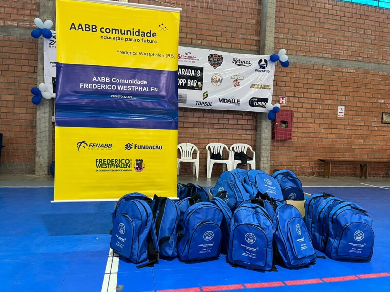 projeto-aabb-entrega-kit-de-uniformes-as-criancas-do-cemaca