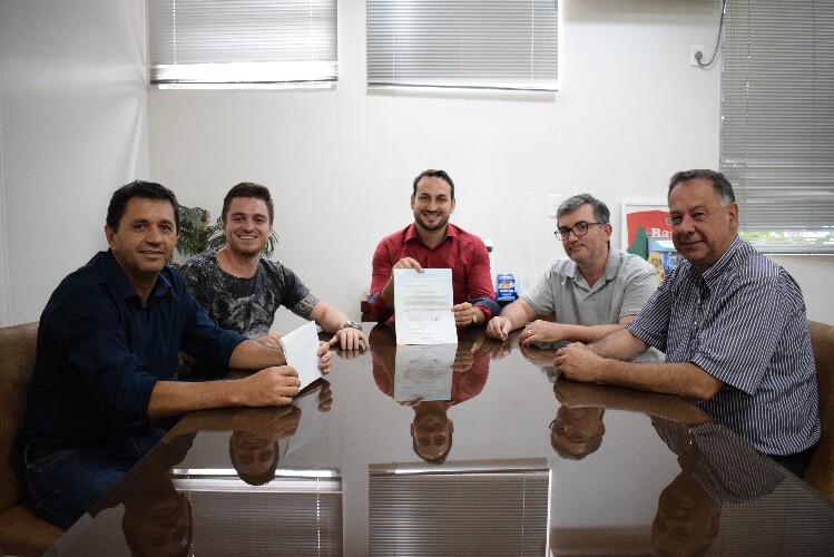 assinado-termo-que-garante-o-inicio-das-obras-nas-ruas-jaboticaba-e-itai
