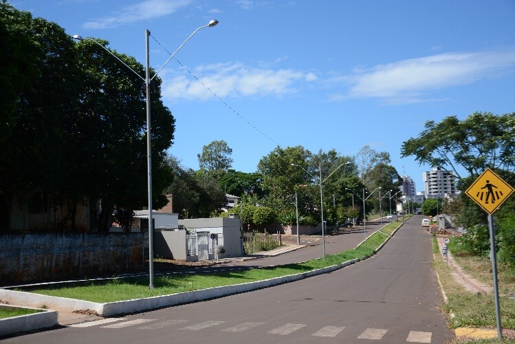 postes-de-iluminacao-sao-instalados-na-avenida-sao-paulo