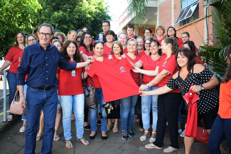 servidores-da-secretaria-da-saude-recebem-uniformes-novos