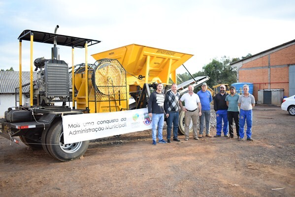 administracao-municipal-realiza-a-aquisicao-de-novo-britador-movel