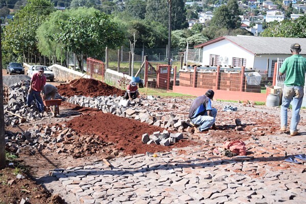 rua-alcides-cerutti-recebe-pavimentacao