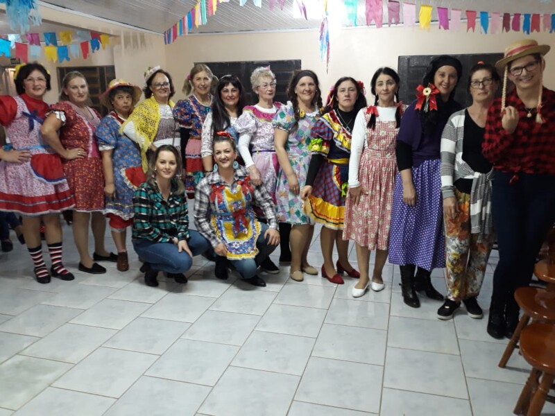 grupos-da-3-idade-realizam-festas-juninas