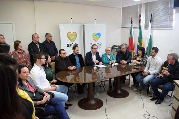 assinado-termo-para-repasse-mensal-a-uti