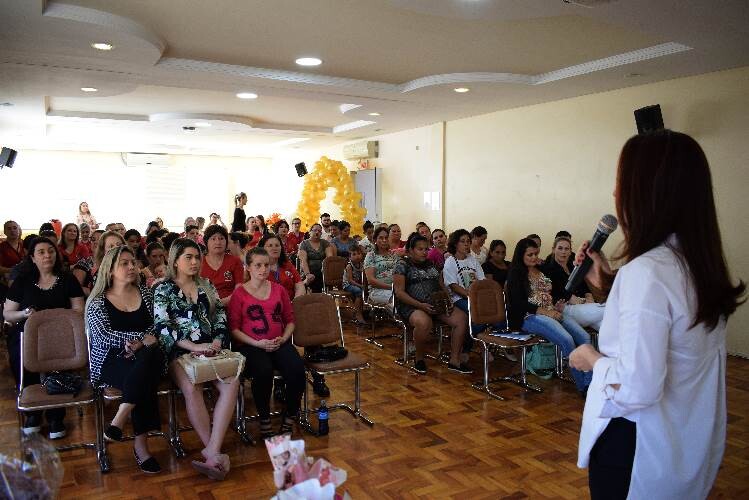 amor-que-vem-do-peito-palestra-e-realizada-em-alusao-ao-agosto-dourado