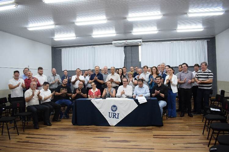 administracao-municipal-assina-convenio-que-viabiliza-o-funcionamento-da-uti-no-municipio