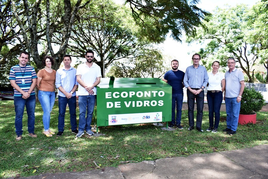 administracao-municipal-e-rotary-club-instalam-ecopontos