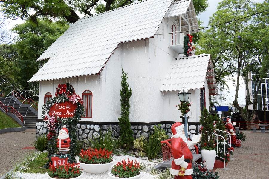 ultimos-dias-para-visitar-o-papai-noel-na-praca-da-matriz