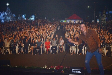 show-de-leo-pain-contagia-o-frederico-em-luz