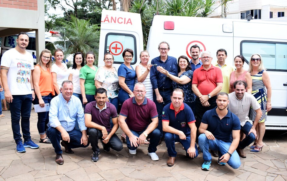 secretaria-da-saude-de-fw-recebe-nova-ambulancia