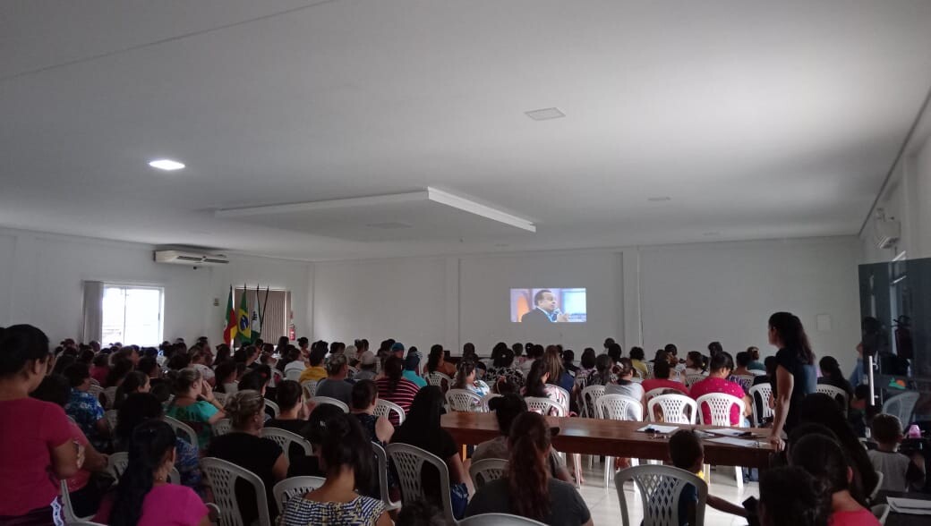 beneficiarios-do-bolsa-familia-participam-de-encontro