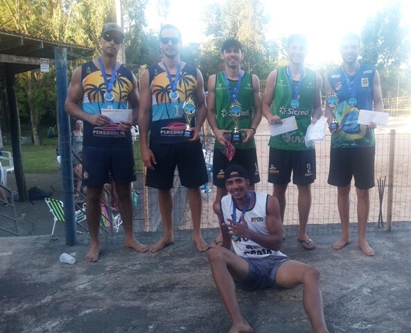 disputas-acirradas-marcam-torneio-de-volei-de-areia