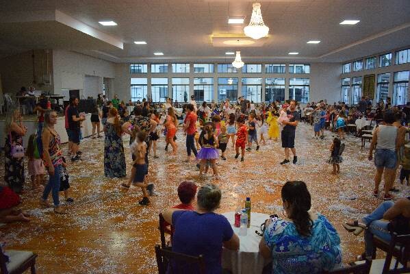 carnaval-infantil-atrai-centenas-de-criancas
