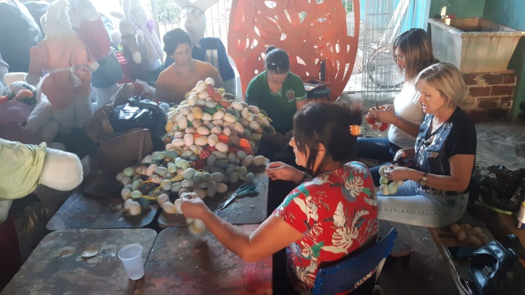 voluntarios-podem-ajudar-a-produzir-ornamentacoes-de-pascoa