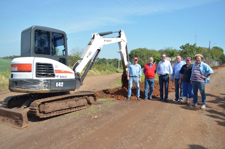 obra-referente-a-tubulacao-de-agua-na-linha-sao-jose-e-iniciada