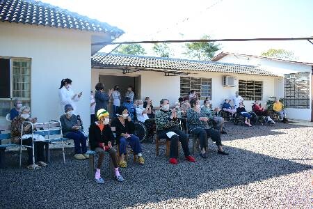 serenata-e-realizada-para-os-idosos-do-lar-sao-francisco-de-paula