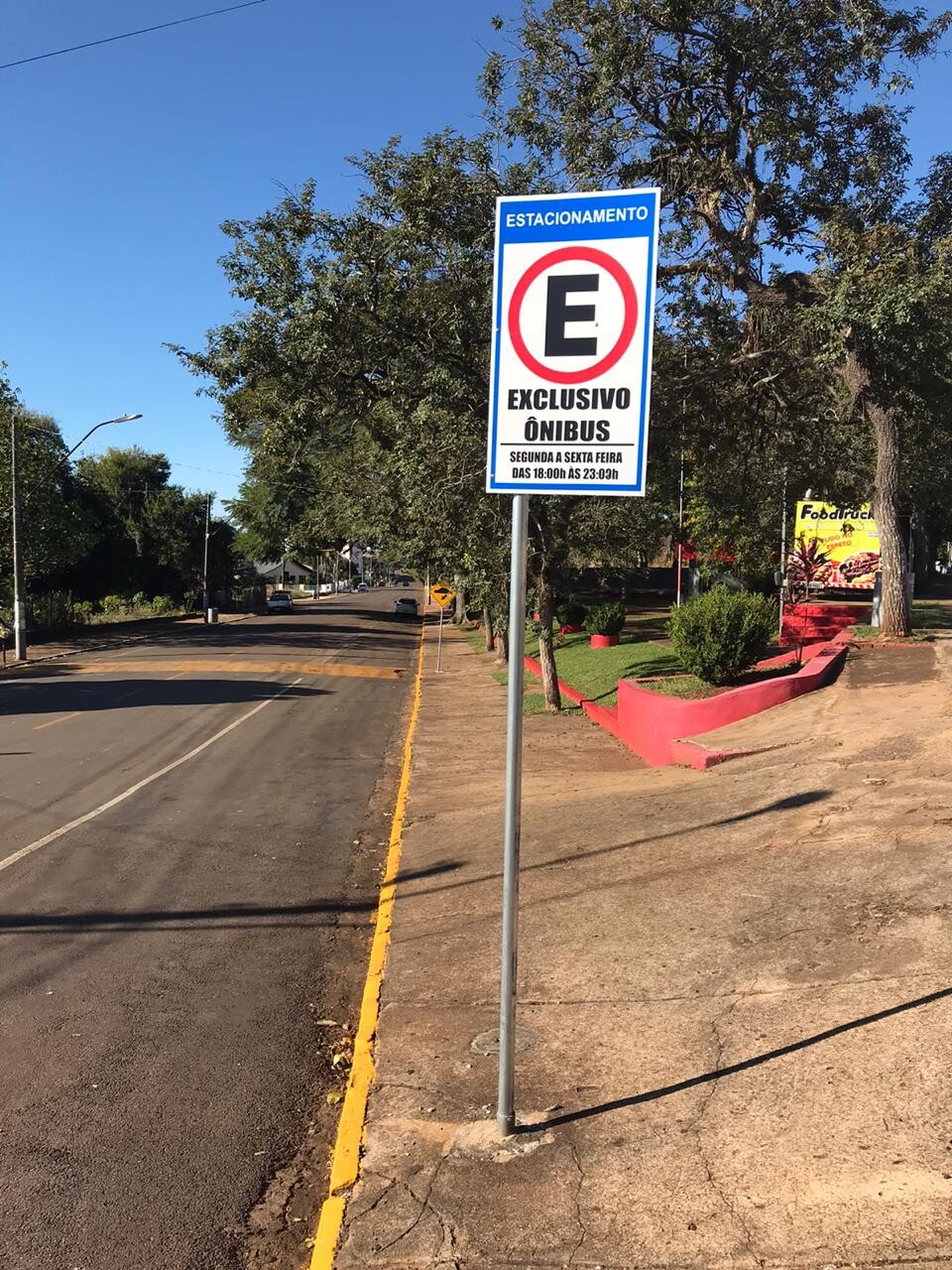 sinalizacao-viaria-cruzamentos-sao-revitalizados-e-ruas-recebem-novas-placas