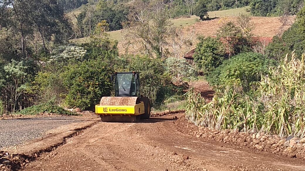 secretaria-da-agricultura-realiza-acoes-de-melhorias-no-municipio