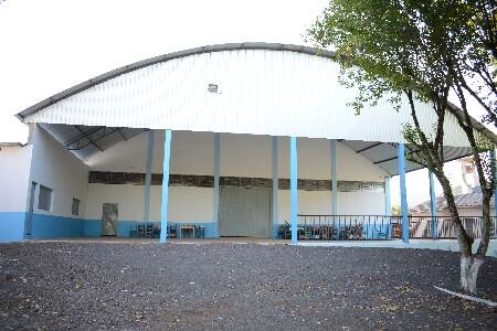 ginasio-poliesportivo-na-linha-pedras-brancas-recebe-modernizacao