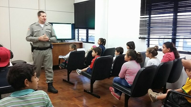 alunos-do-cemaca-visitam-sede-do-batalhao-da-policia-militar