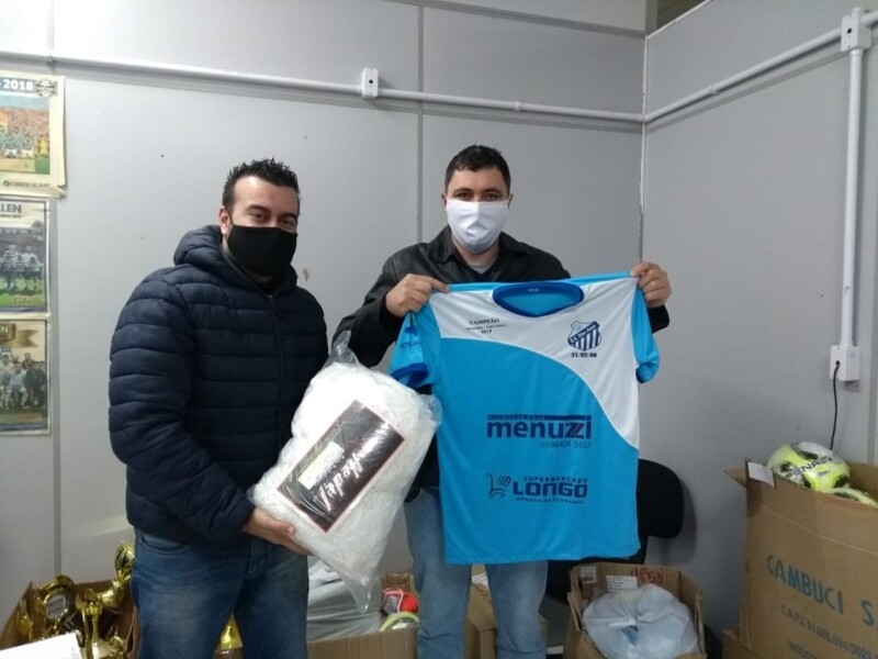 secretaria-de-esportes-realiza-entrega-de-equipamentos