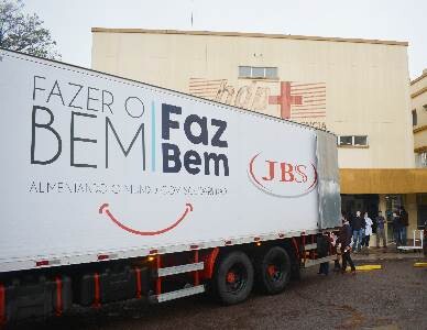 empresa-jbs-realiza-doacao-de-cestas-basicas-ao-hospital-divina-providencia