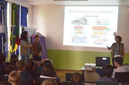 agentes-de-combate-a-endemias-realizam-acoes-educativas