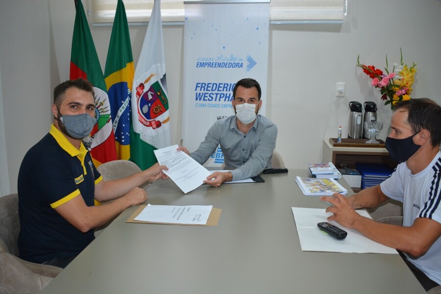 administracao-municipal-assina-termo-de-intencao-de-renovacao-com-a-aabb