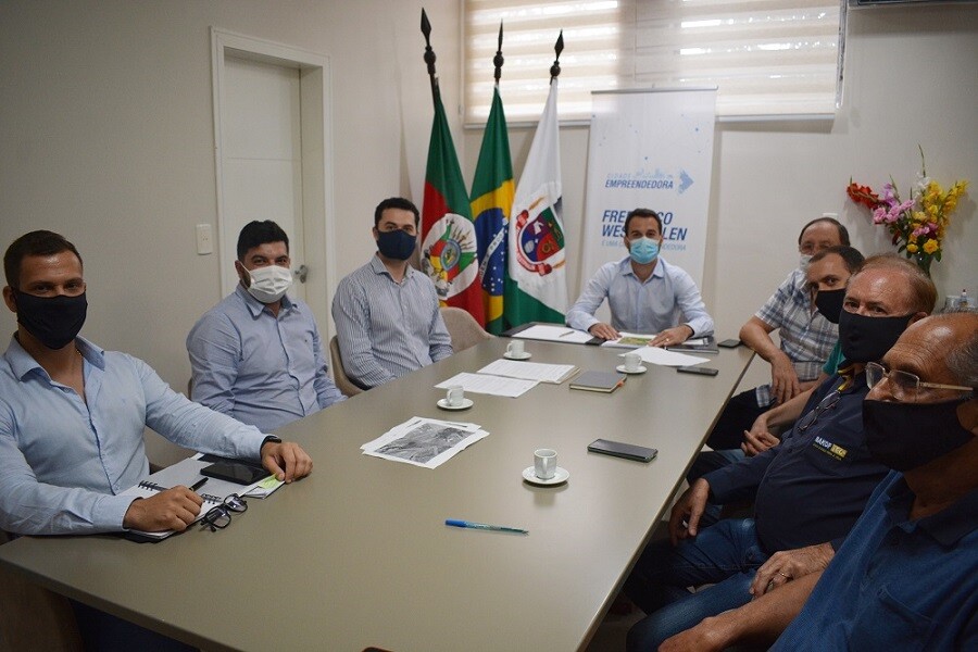 prefeito-recebe-diretoria-do-aeroclube