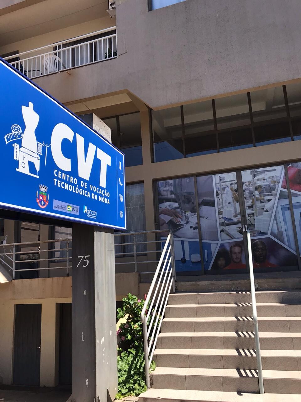curso-de-corte-e-costura-e-iniciado