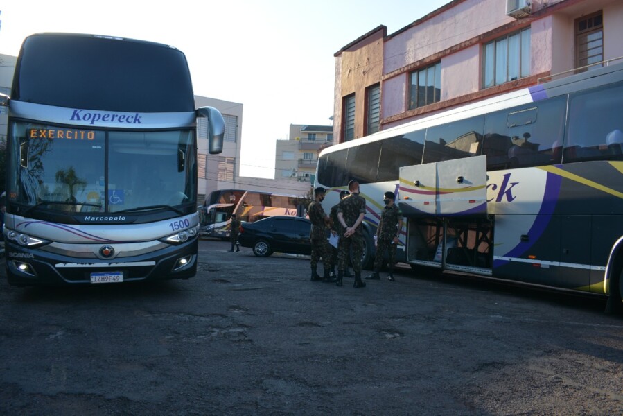 jovens-embarcam-para-prestar-servico-militar