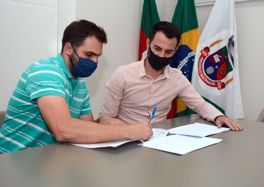 prefeitura-doa-placar-eletronico-a-aabb