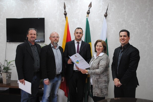 prefeito-em-exercicio-autoriza-ampliacao-de-creche