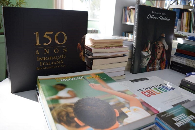 biblioteca-municipal-de-frederico-westphalen-recebe-novos-livros
