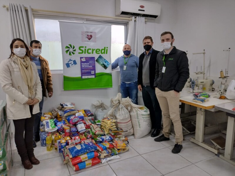 secretaria-de-assistencia-social-recebe-doacao-de-alimentos-do-sicredi