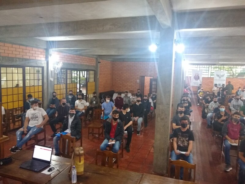 jovens-passam-por-inspecao-de-saude-do-servico-militar