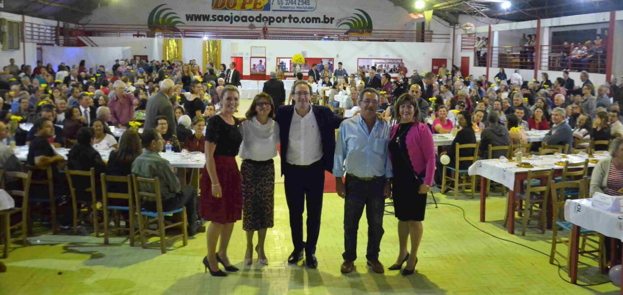 administracao-municipal-realiza-baile-em-comemoracao-ao-dia-do-idoso